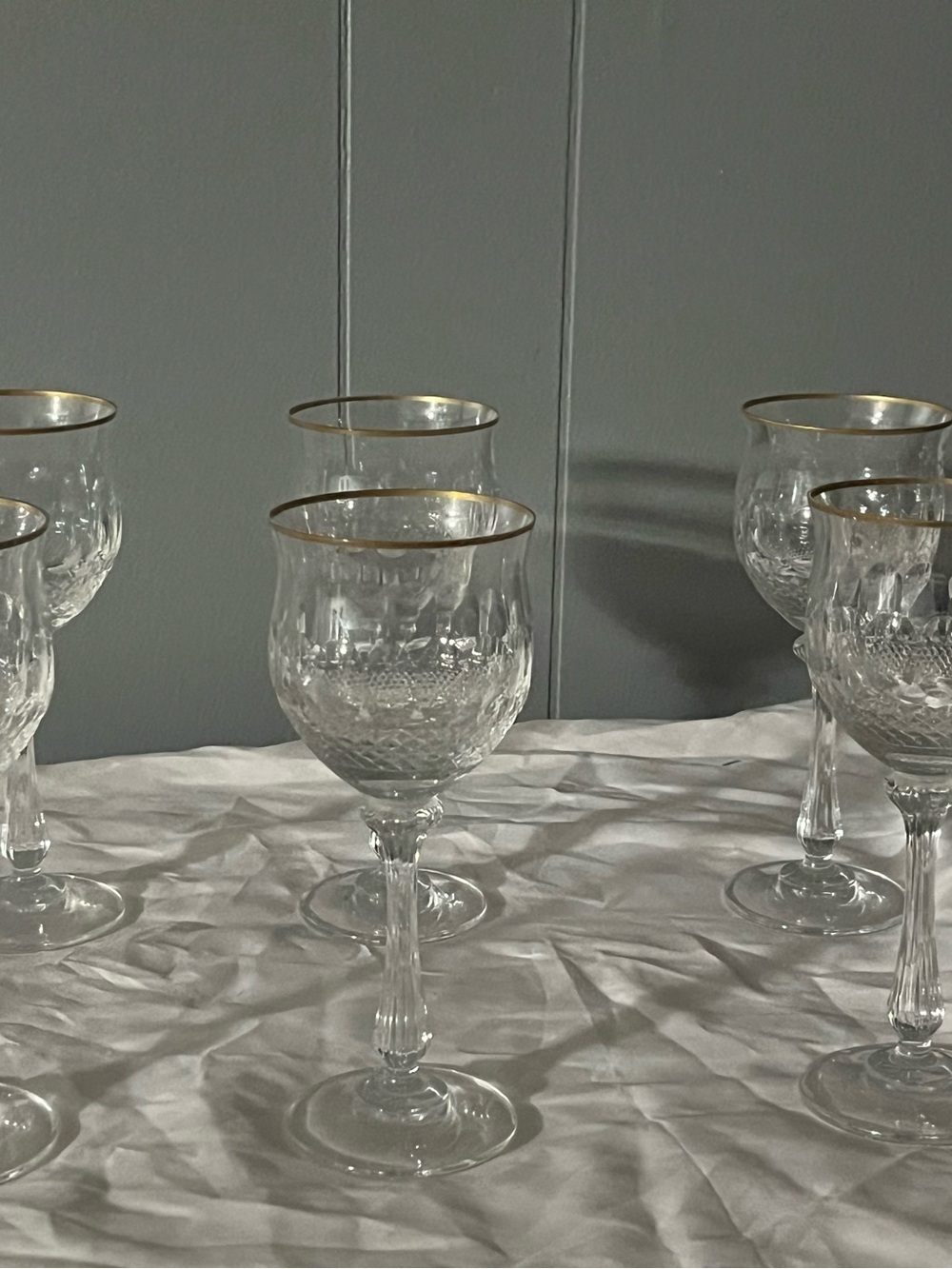 Gold-Rimmed Clear Crystal Wine Glass - Single Stemmed Glass